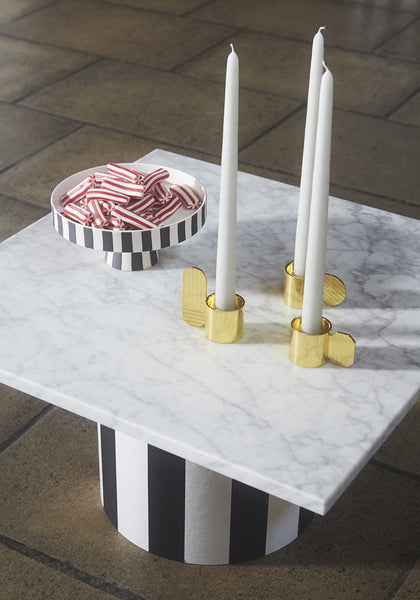 Plateau piédestal Toppu rayures noir en céramique – Design Danois, Élégance minimaliste | Oyoy Living