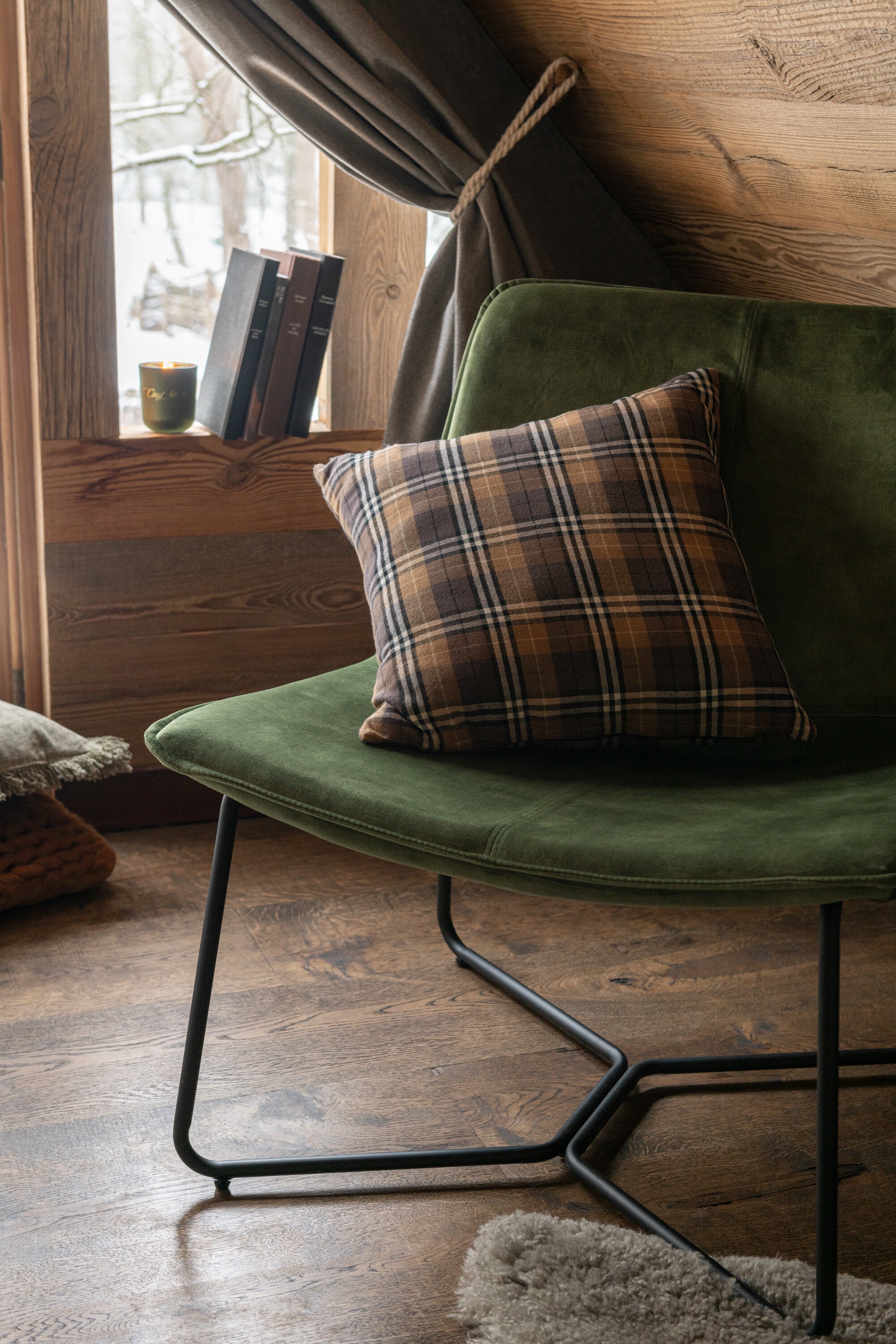 Fauteuil lounge “Isabella” - Velours Vert Foncé, Piètement Métal | J-Line