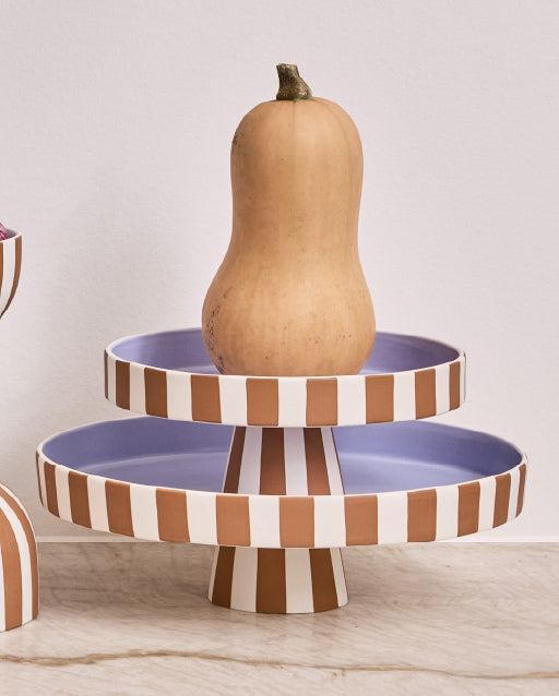 Plateau piédestal Toppu rayures moccha en céramique – Design Danois, Élégance minimaliste | Oyoy Living