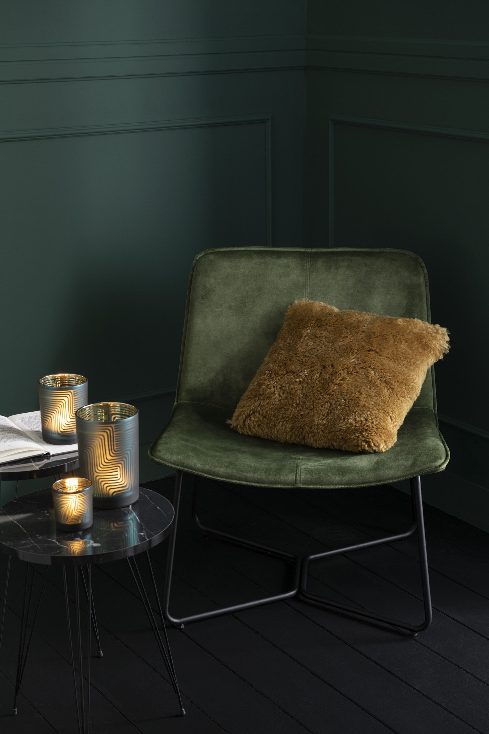 Fauteuil lounge “Isabella” - Velours Vert Foncé, Piètement Métal | J-Line