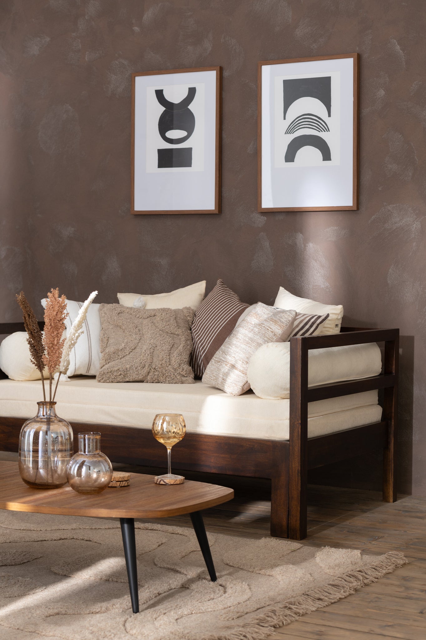 Daybed “Cape Town” en bois de manguier brun foncé – Design cosy, assise généreuse | J-Line