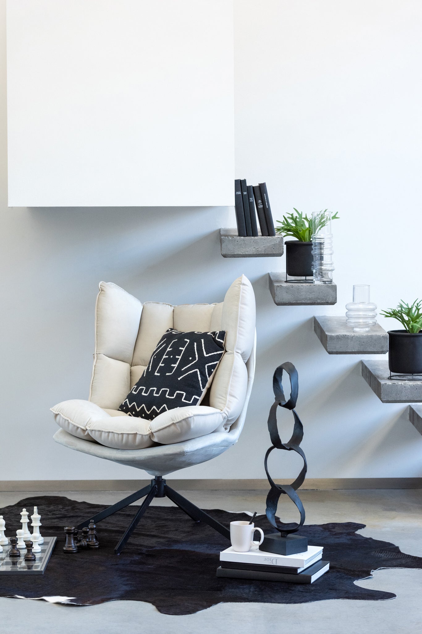 Jeu d'échecs design blanc & marron – Jeu décoratif chic en verre et polyrésine | J-Line