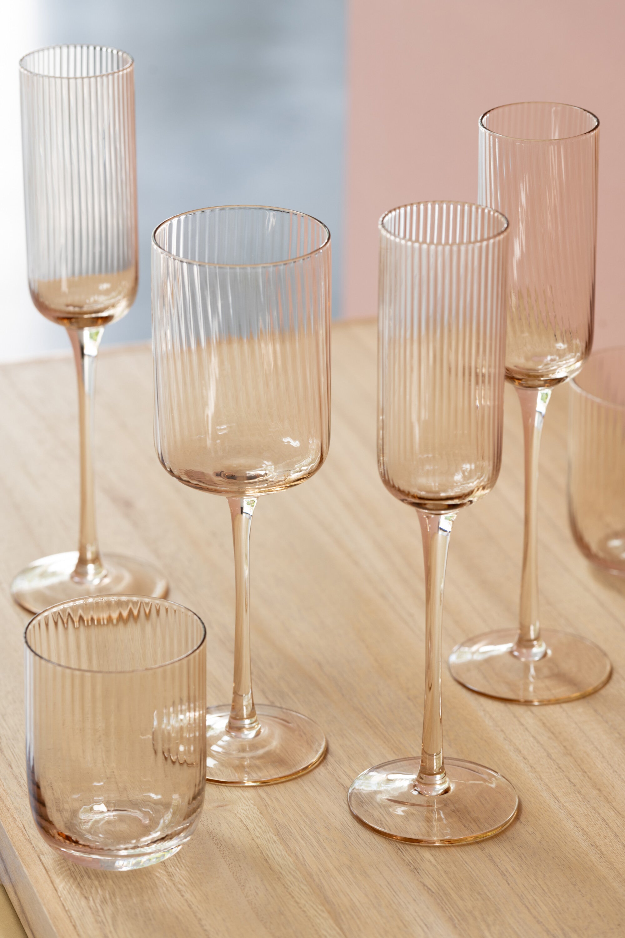Verre à champagne “Louise” – Verre teinté élégant, design minimaliste | J-Line