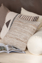 Coussin "Pierre" tissage semi-uni en laine beige