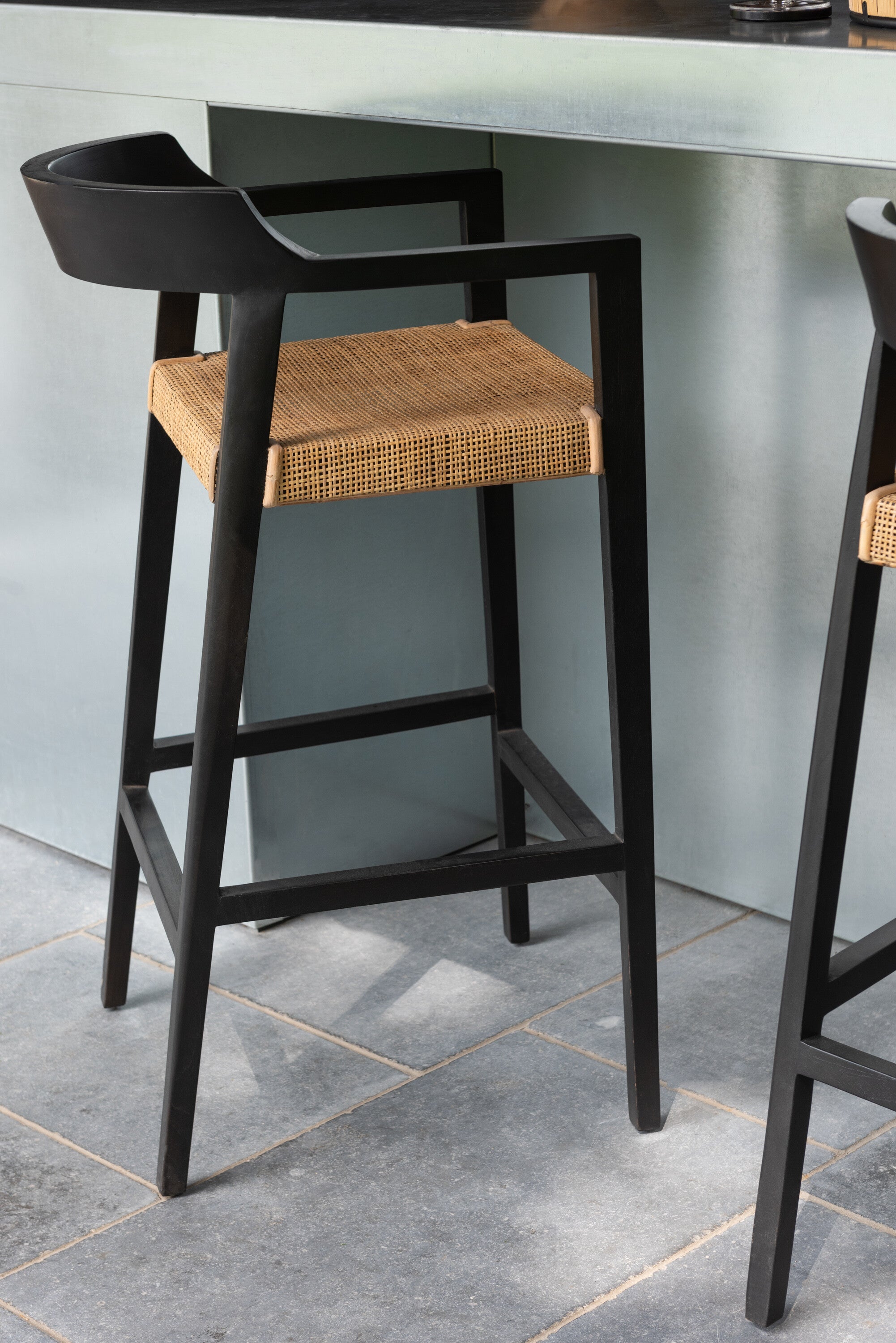 Tabouret de bar "Salangan" en teck/rotin noir