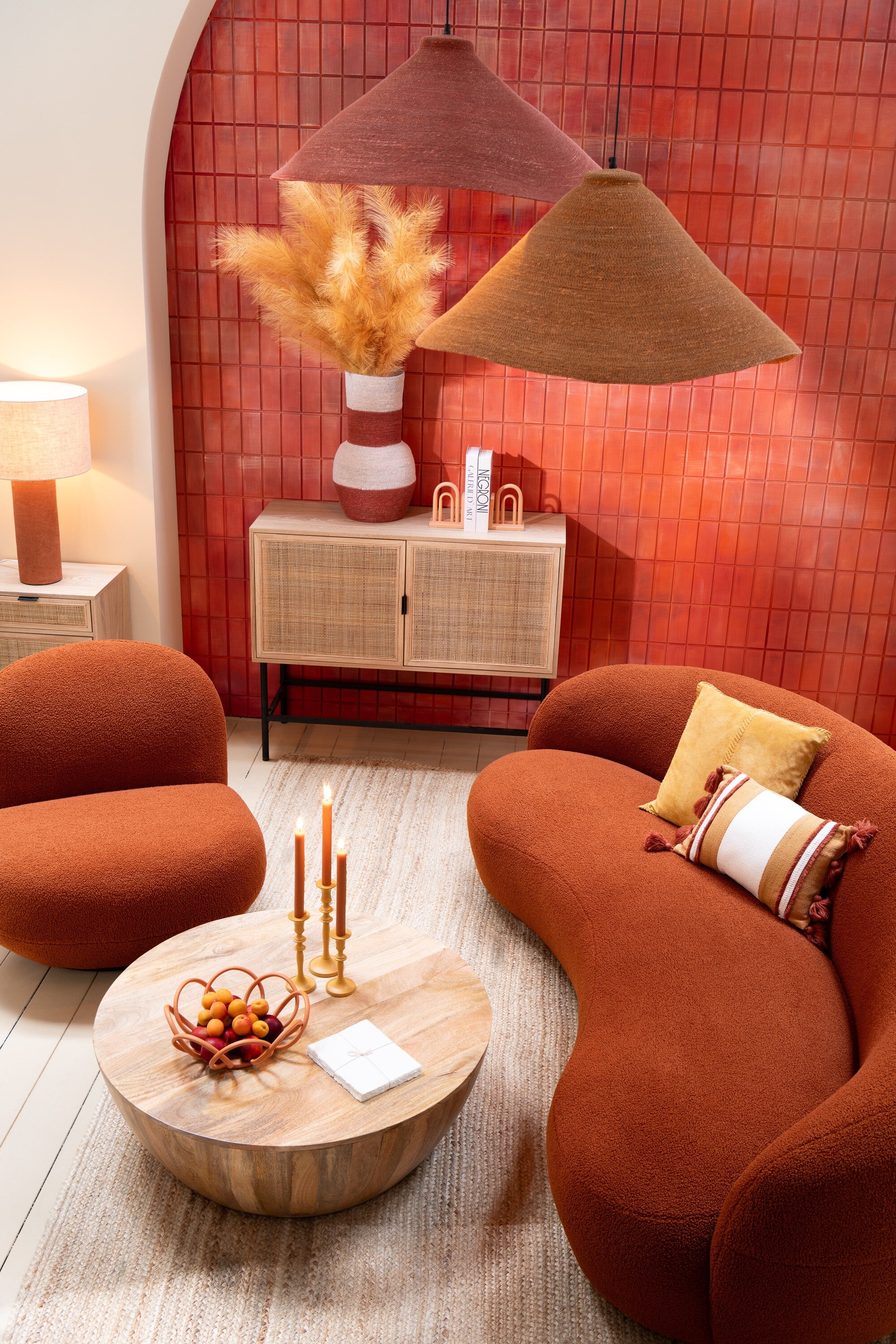 Fauteuil Lounge "Mora" - Bouclette Orange, Design Enveloppant | J-Line
