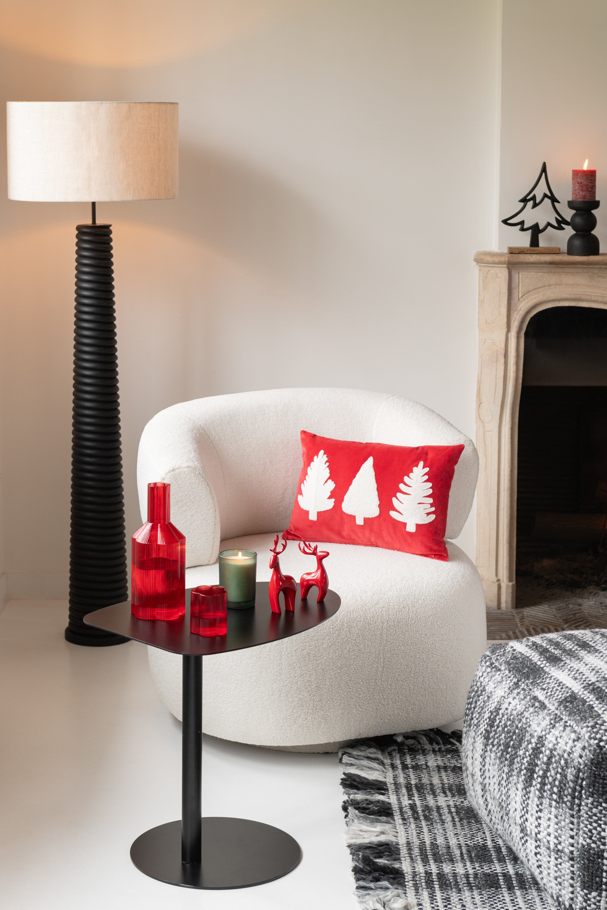 Coussin rectangle velours sapins de Noël blanc & rouge – Design minimaliste, Déco Cosy Hiver | J-Line