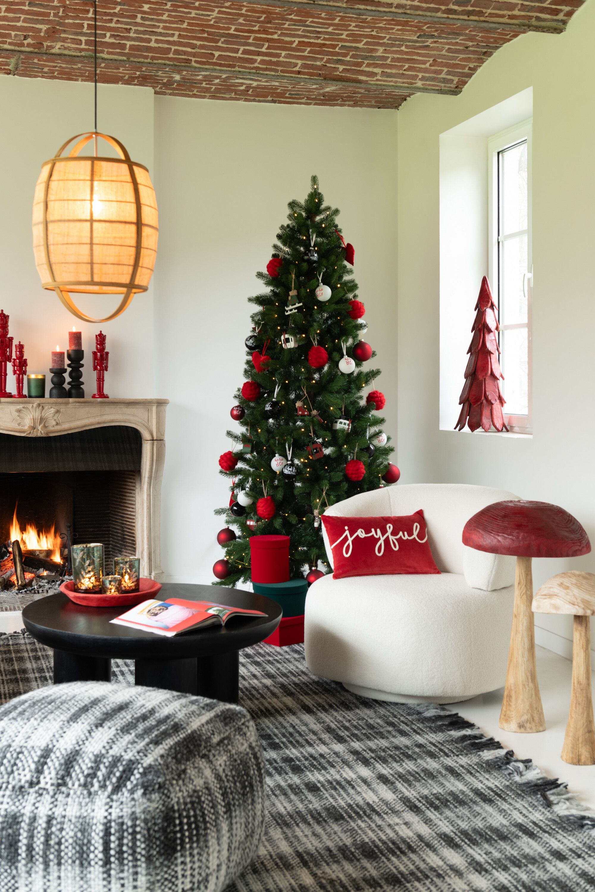 Coussin Rectangle Velours Joyeux Rouge & Blanc – Toucher Doux, Style Cosy Noël | J-Line