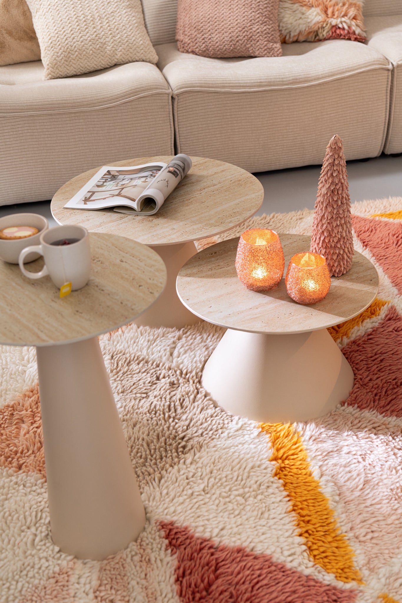 Table d’appoint Céline en céramique et fer beige - Design minimaliste, hauteur élégante | J-Line
