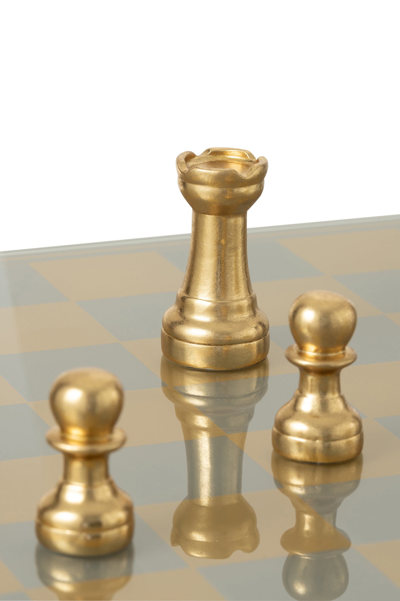 Jeu d’échecs design en polyrésine dorée – Plateau décoratif luxe, pièce sculpturale | J-Line