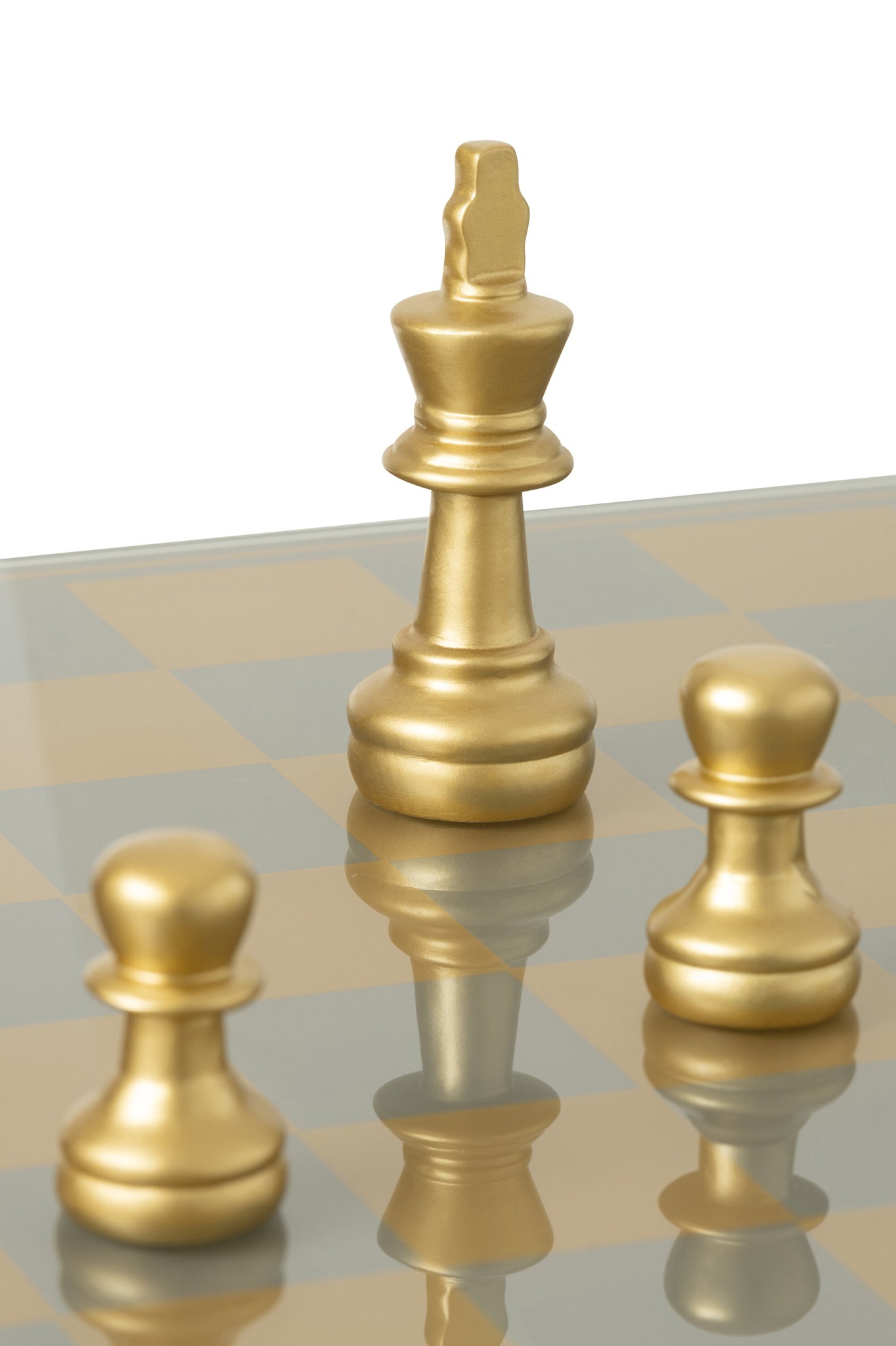 Jeu d’échecs design en polyrésine dorée – Plateau décoratif luxe, pièce sculpturale | J-Line