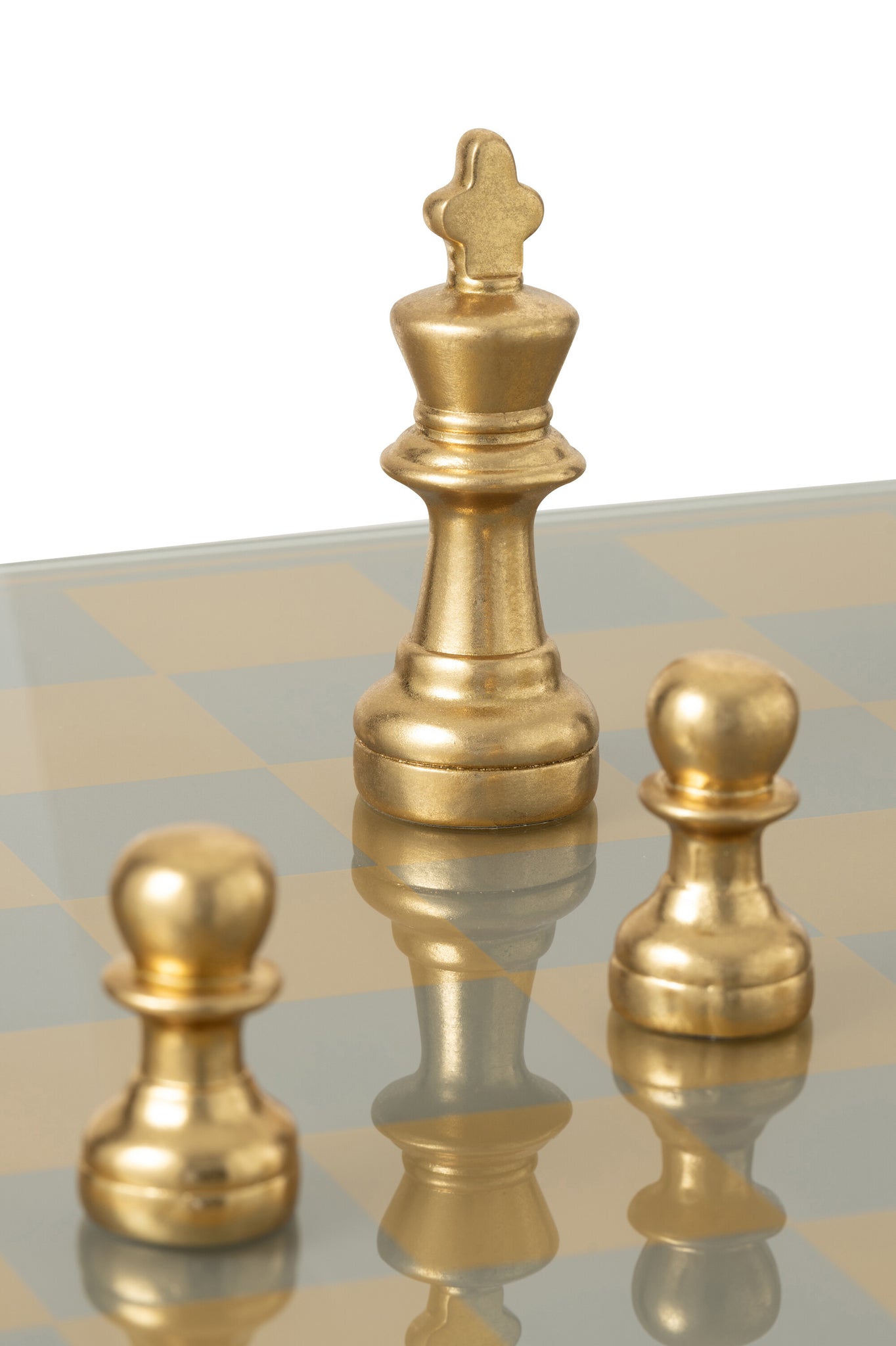 Jeu d’échecs design en polyrésine dorée – Plateau décoratif luxe, pièce sculpturale | J-Line