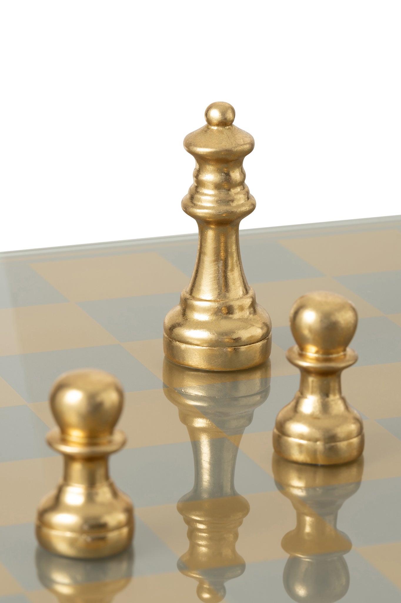 Jeu d’échecs design en polyrésine dorée – Plateau décoratif luxe, pièce sculpturale | J-Line