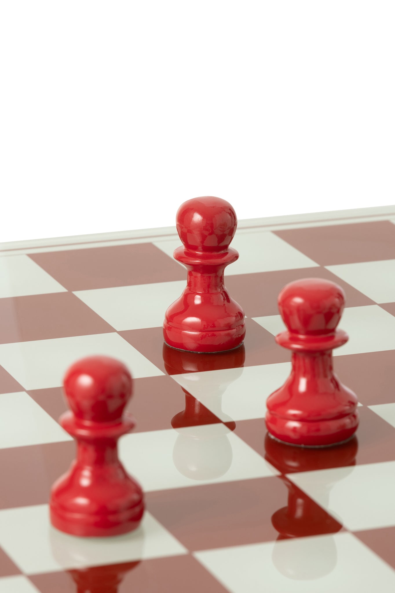 Jeu d'Échecs en Polyrésine Blanc & Rouge – Jeu décoratif, minimaliste & chic | J-Line