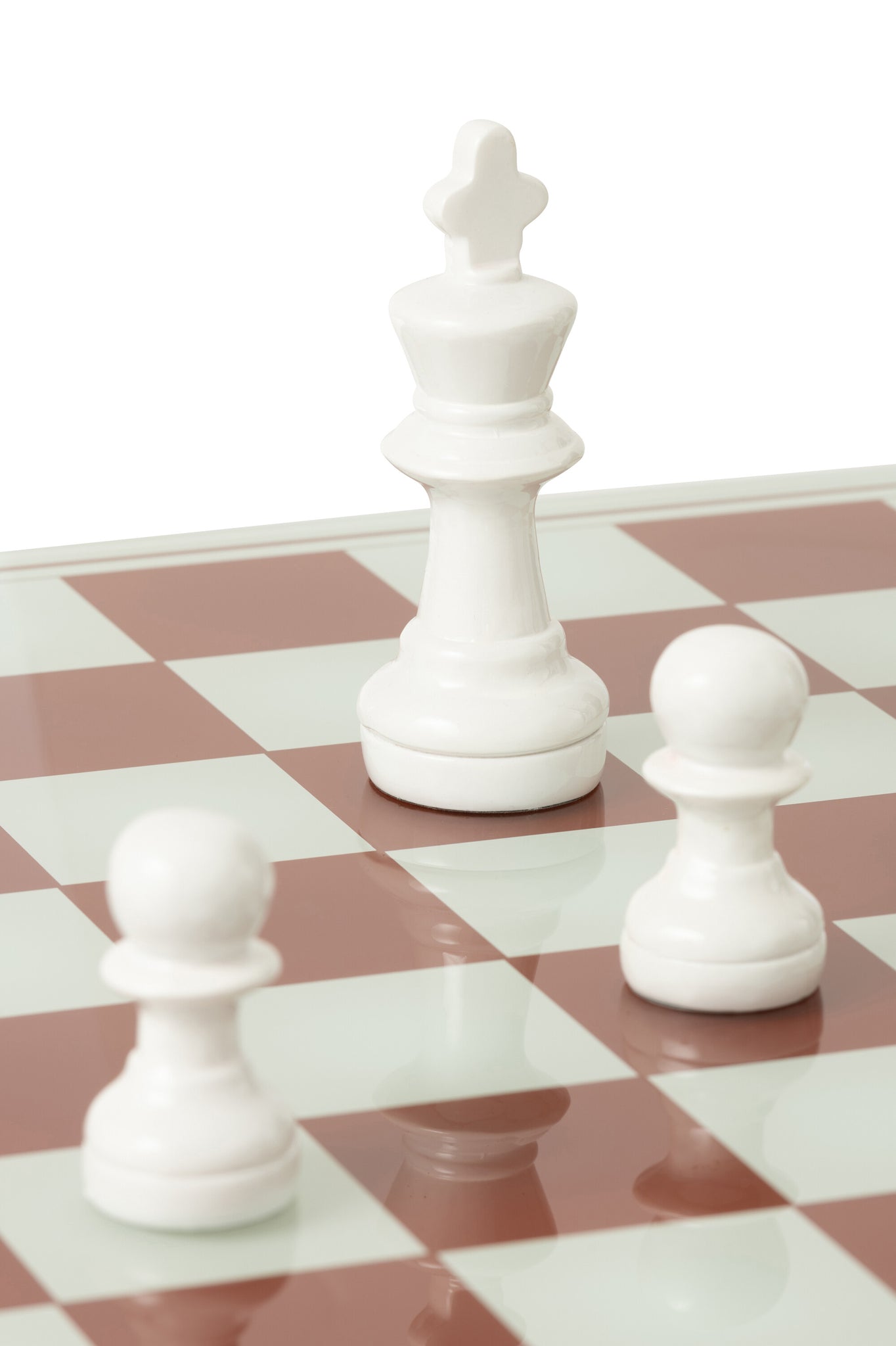 Jeu d'Échecs en Polyrésine Blanc & Rouge – Jeu décoratif, minimaliste & chic | J-Line