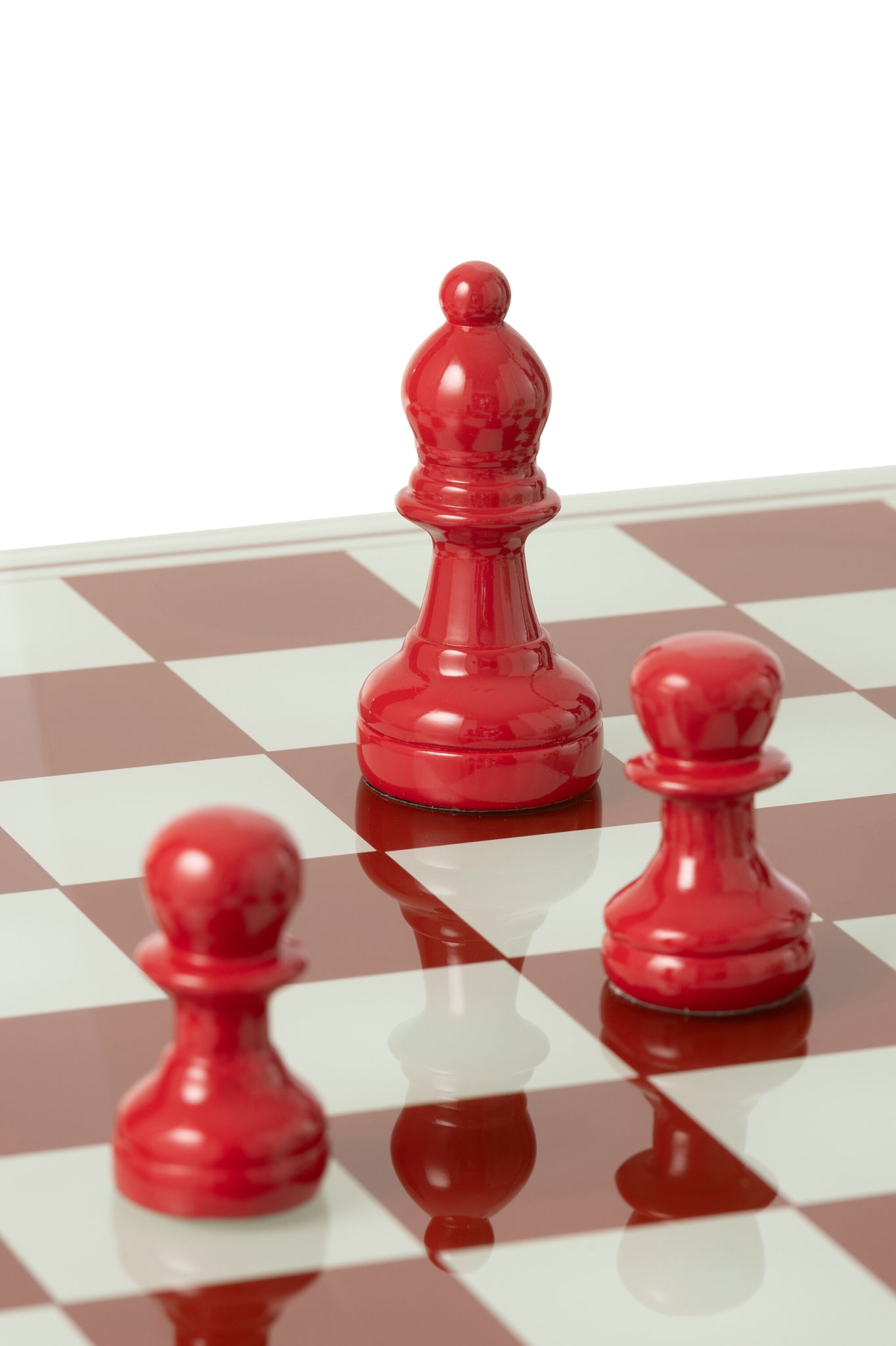 Jeu d'Échecs en Polyrésine Blanc & Rouge – Jeu décoratif, minimaliste & chic | J-Line