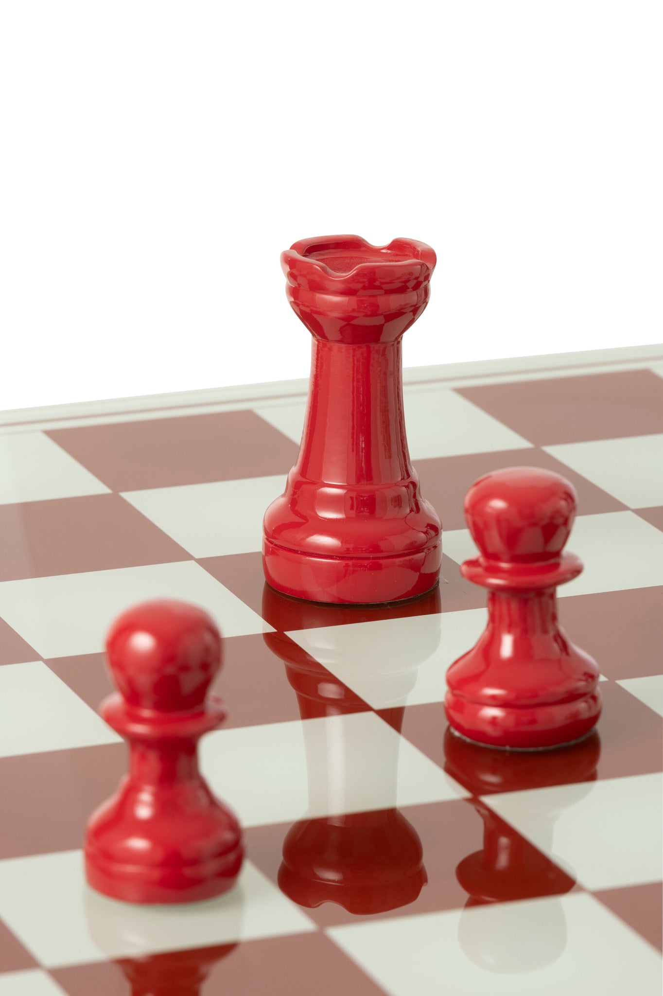 Jeu d'Échecs en Polyrésine Blanc & Rouge – Jeu décoratif, minimaliste & chic | J-Line