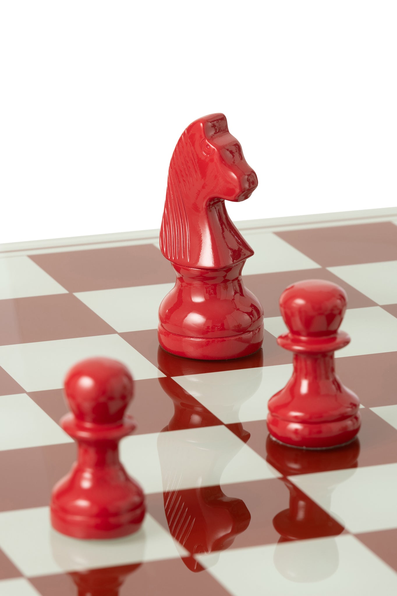 Jeu d'Échecs en Polyrésine Blanc & Rouge – Jeu décoratif, minimaliste & chic | J-Line