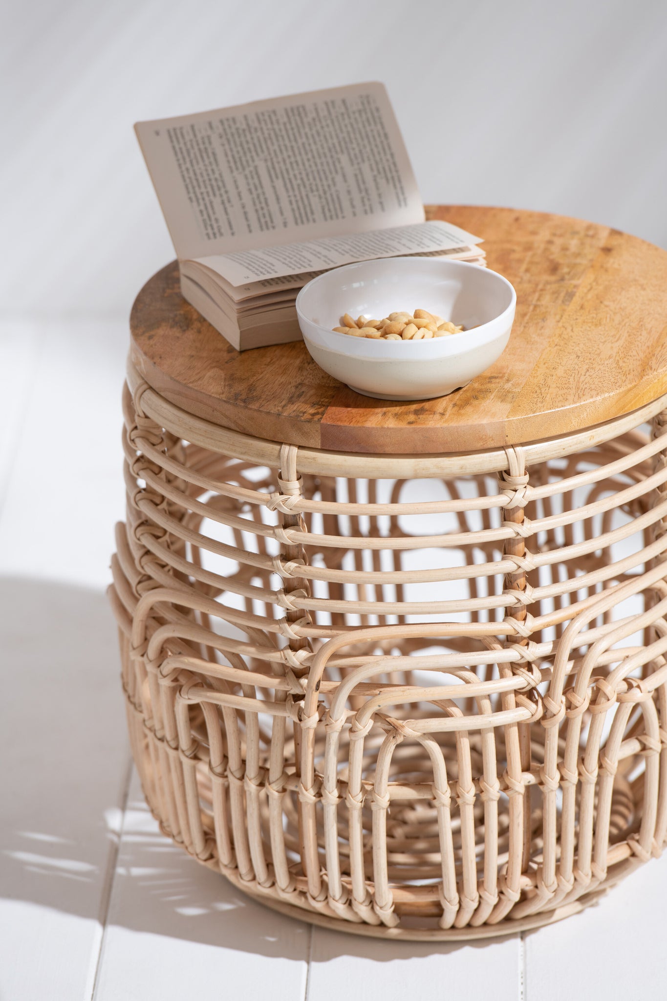 Set de 2 tables d’appoint "Ellen" en rotin naturel – Design élégant, Ambiance chaleureuse | J-Line