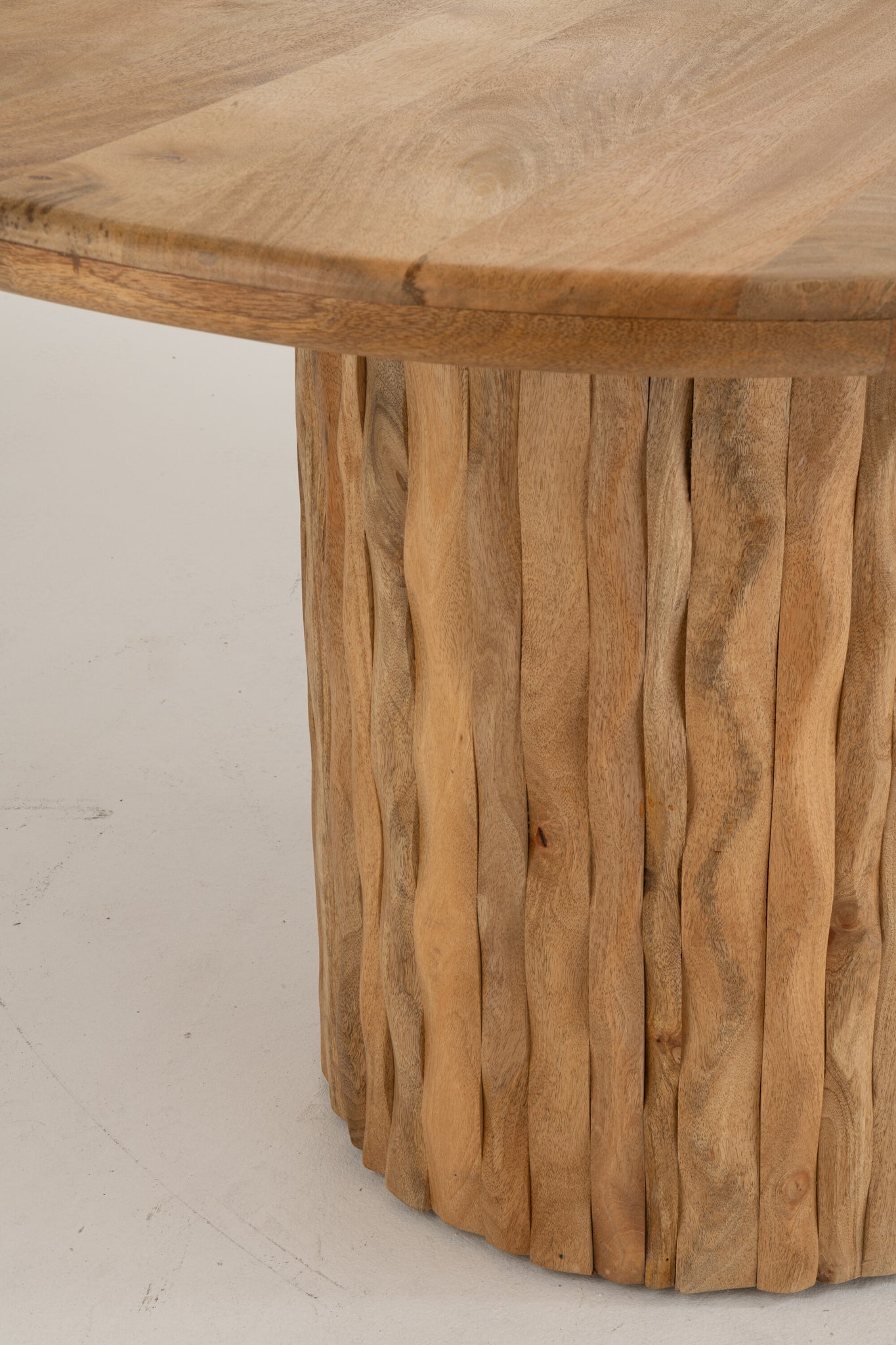 Table à manger ronde “Oman” – Bois de manguier massif, Design moderne | J-Line