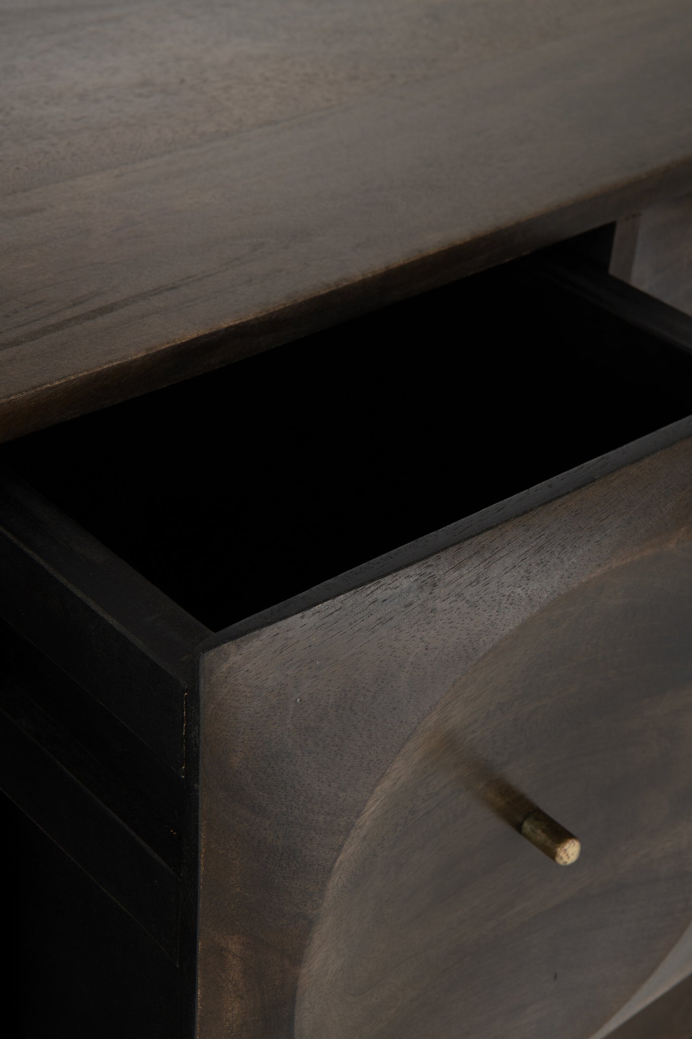 Commode design “Mozambique” en bois manguier foncé – Rangement sculptural, bois massif | J-Line