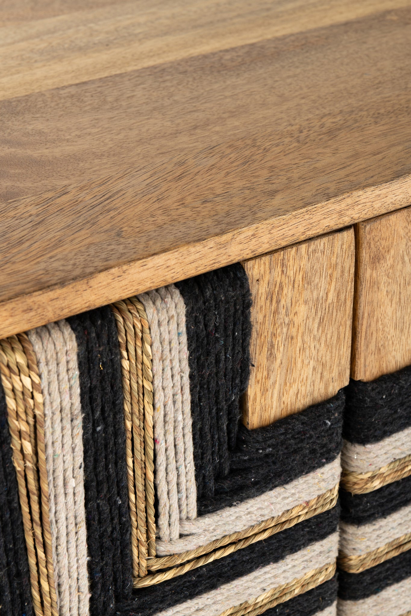 Buffet Design "Namibia" en Bois de Manguier et en Fil Tissé  – Motifs Ethniques, Finition Naturelle | J-Line