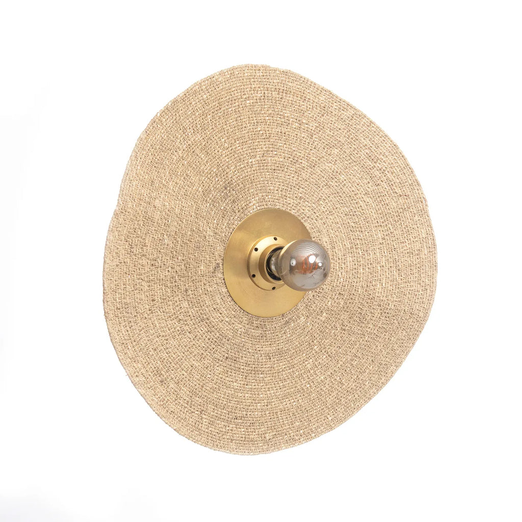 Applique murale Let's Groove en herbe naturel et laiton - M - Bazar Bizar