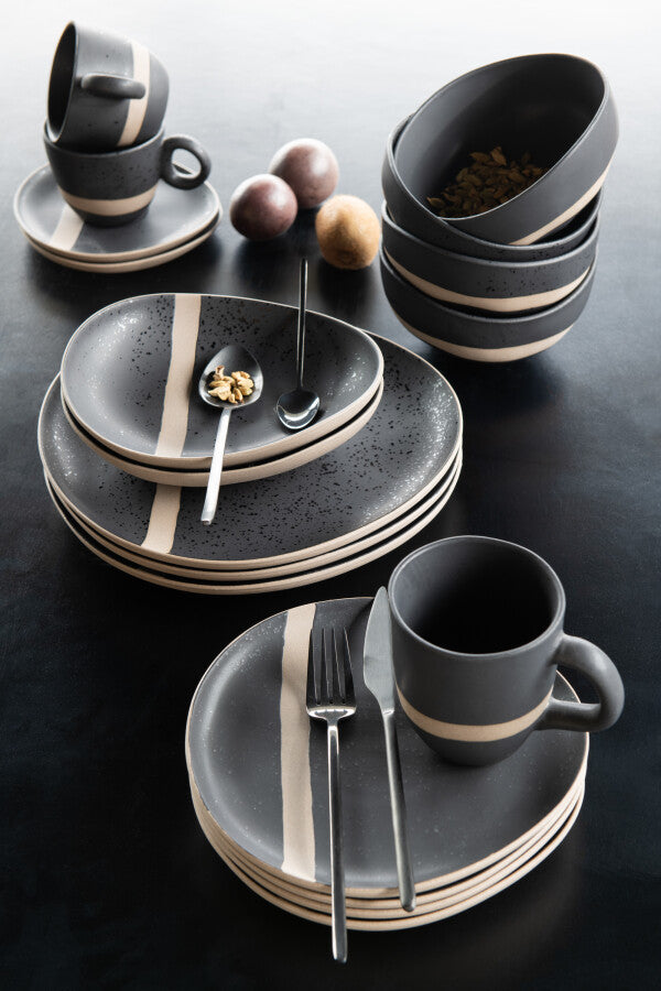 Assiette en céramique noire/taupe grande – Design organique & esprit wabi-sabi | J-Line